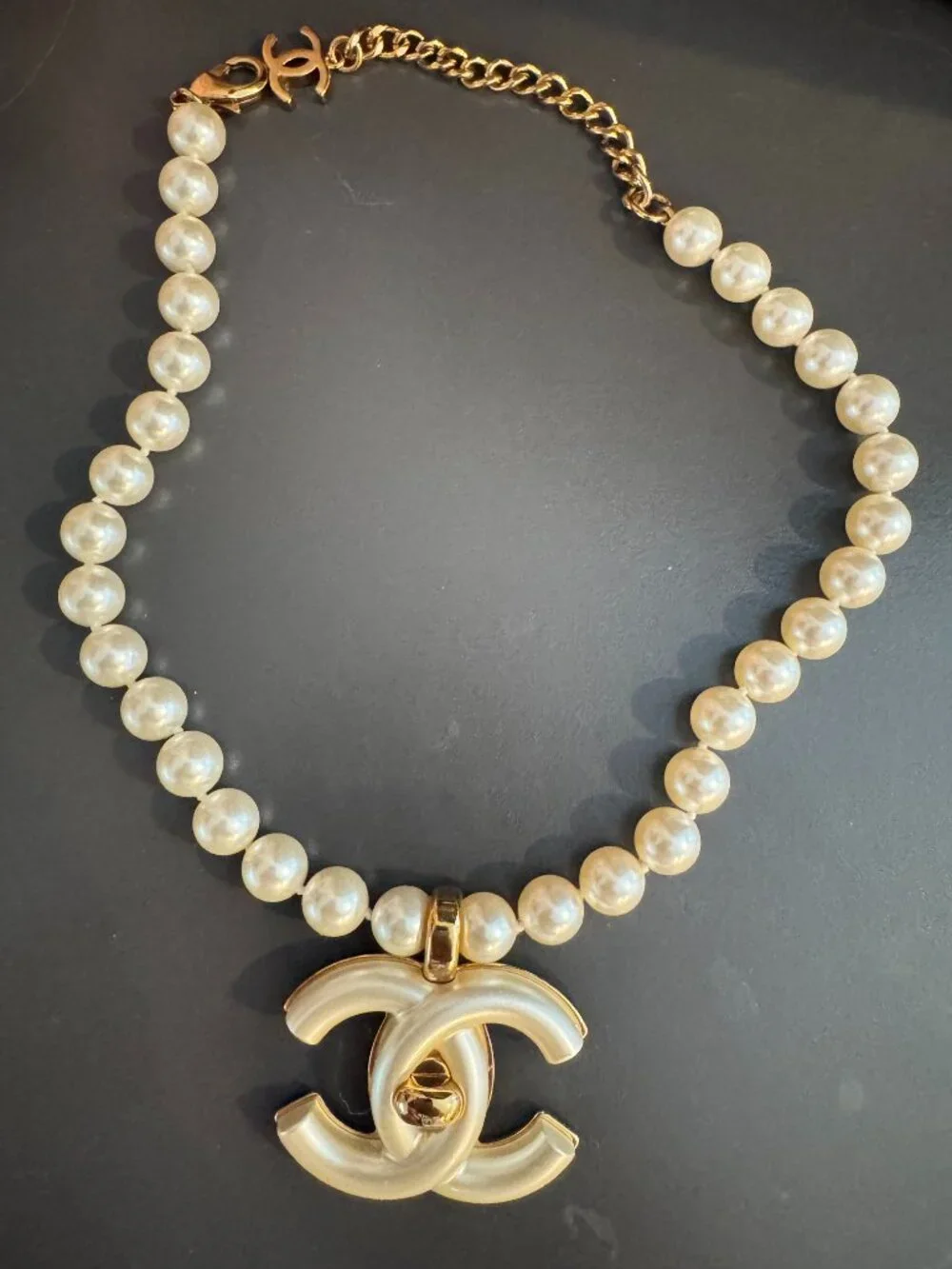 Chanel Oversized Pearl Turnlock Necklace Metiers D'art 24A Manchester New in Box